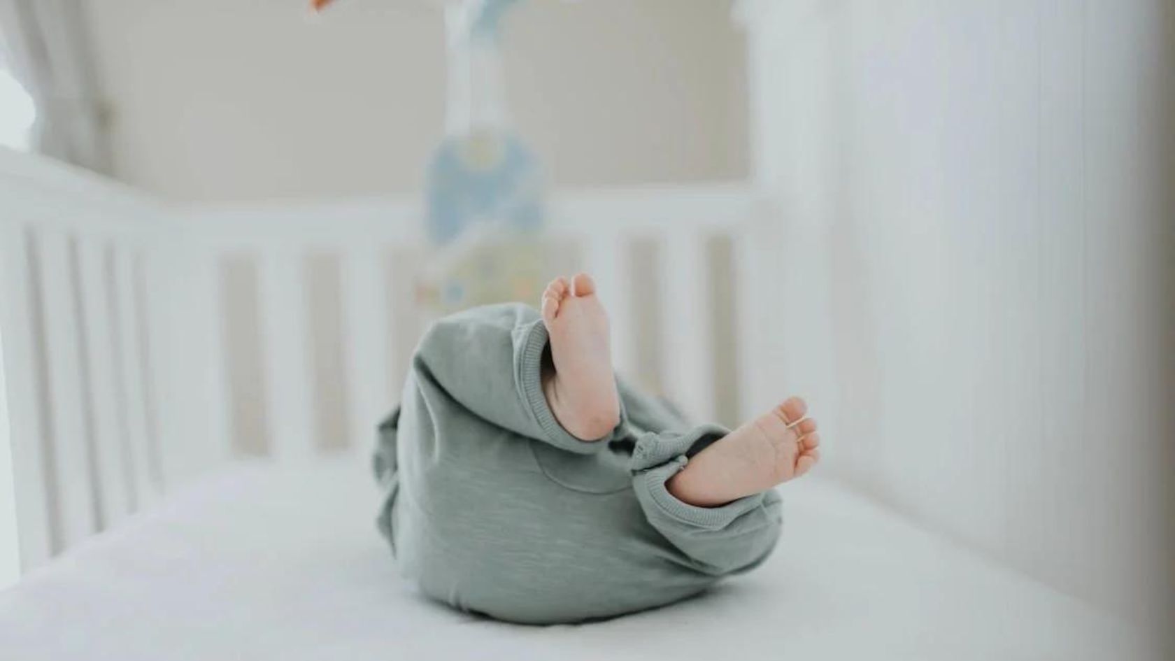 why-do-newborns-roll-to-the-side-while-sleeping-annie-baby-monitor